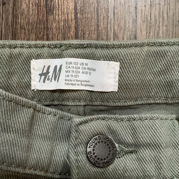 H&M Cuffed Army Green Shorts Girls Sz 14 - Picture 3 of 4